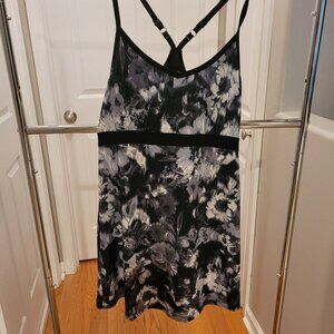 90 degree casual sporty  black & white dress. Super comfortable . Size medium